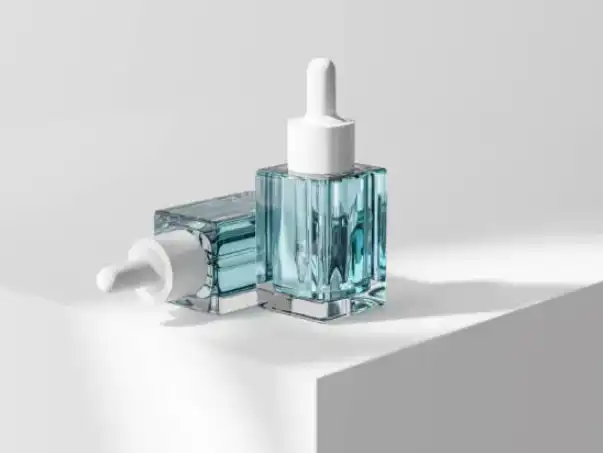 Exploring the Pros and Cons of Plastic and Glass Beauty Packaging